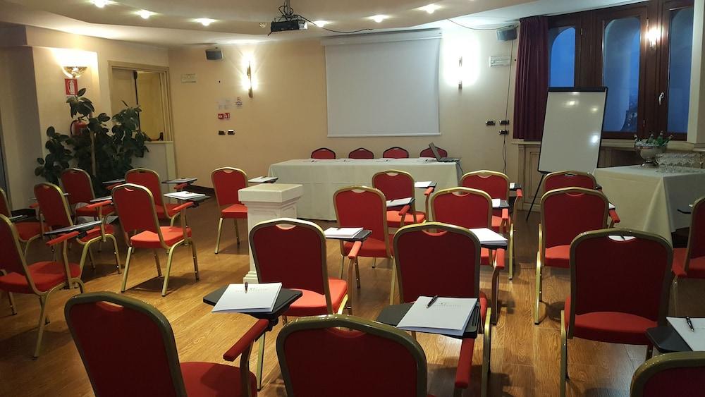 Hotel Il Castelletto Casarile Екстериор снимка